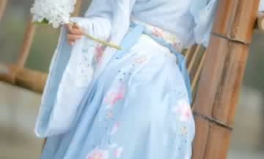 冬天穿着汉服小姐姐照片,古韵风情映雪中