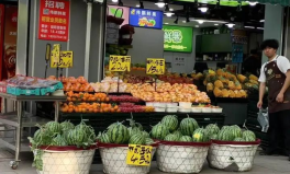 西瓜观察大跳水西瓜价格大跌近50%！商户：价格肯定一路下跌